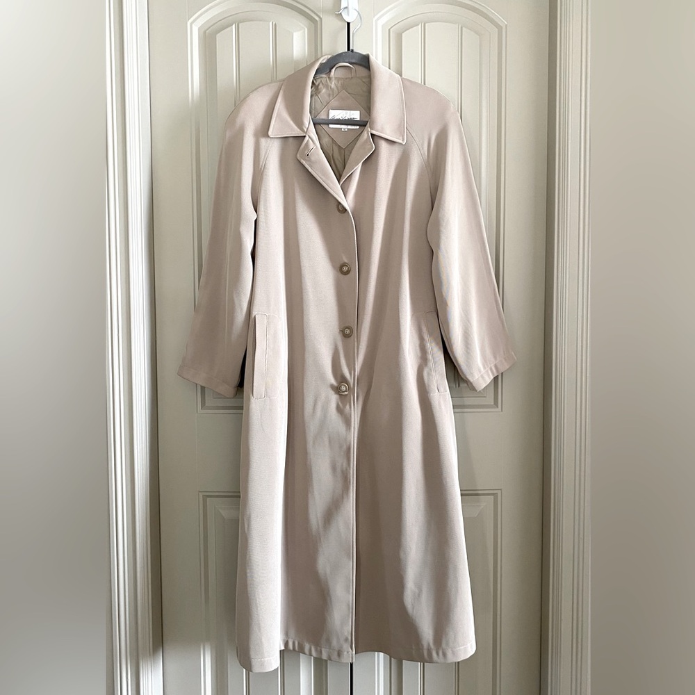 Vintage Gloria Vanderbilt Oversized Long Tan Trench Coat